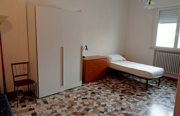 AFFITTASI STANZA PER STUDENTESSA