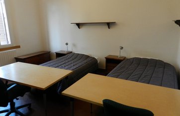 affittasi stanza doppia anche per uso singolo in appartamento condiviso - zona centro